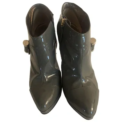 Pre-owned Escada Patent Leather Ankle Boots In Grey