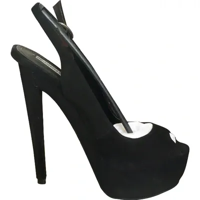 Pre-owned Schutz Heels In Black