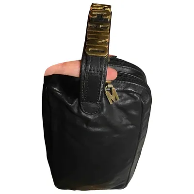 Pre-owned Moschino Leather Clutch Bag In Black