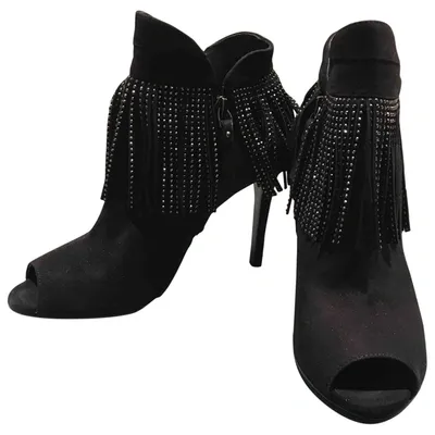 Pre-owned Lola Cruz Open Toe Boots In Black