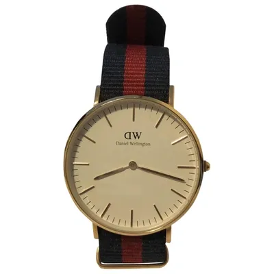 Pre-owned Daniel Wellington Watch In Gold