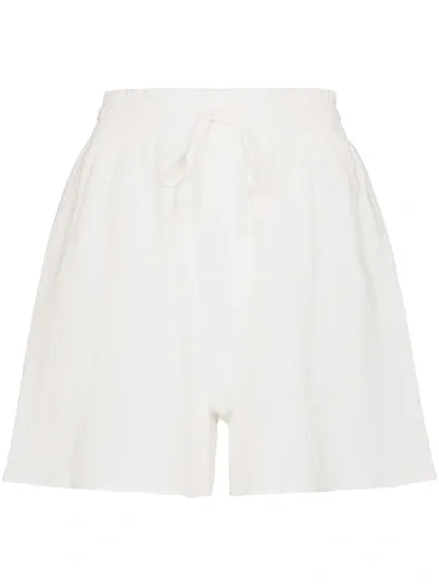 Missing You Already Hoch Sitzende Shorts In White