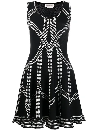 Alexander Mcqueen Scalloped Jacquard-knit Midi Dress In Bianco/nero