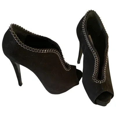 Pre-owned Schutz Heels In Black