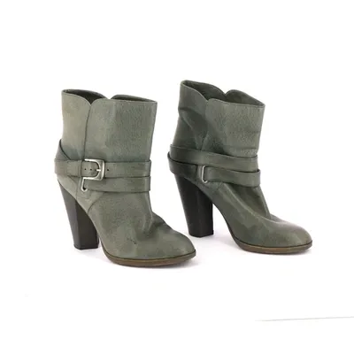 Pre-owned Marc Jacobs Leather Boots In Grey