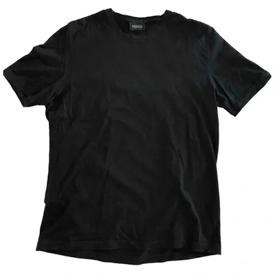 Pre-owned Versus T-shirt In Black