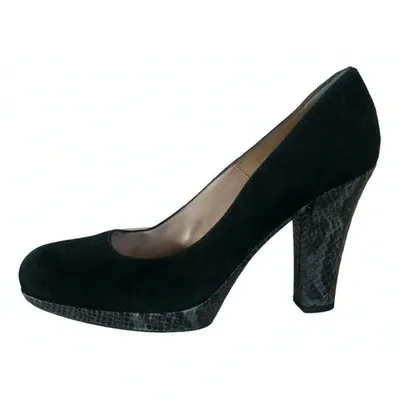 Pre-owned Unisa Heels In Black