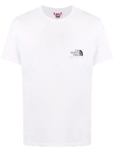 The North Face Short-sleeved Logo Print T-shirt In White