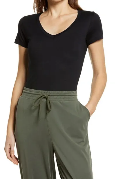 Nordstrom Everyday V-neck T-shirt In Black