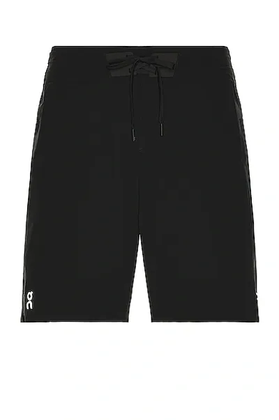 On Running Hybrid Shorts Black