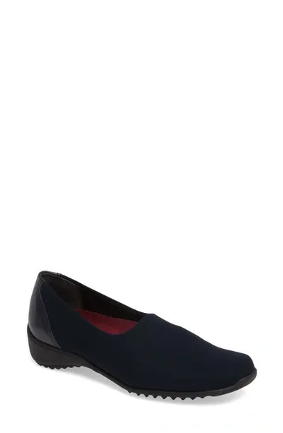 Munro Traveler Slip-on In Navy Stretch Fabric