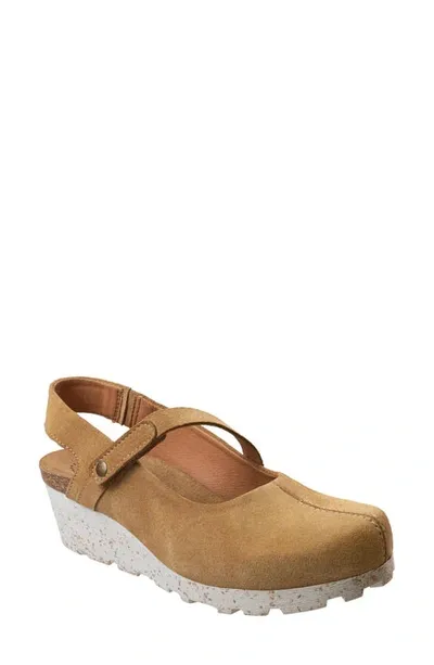 Otbt Prog Water Resistant Wedge Clog In Beige