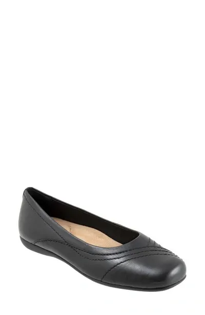 Trotters Sasha Square Toe Flat In Black