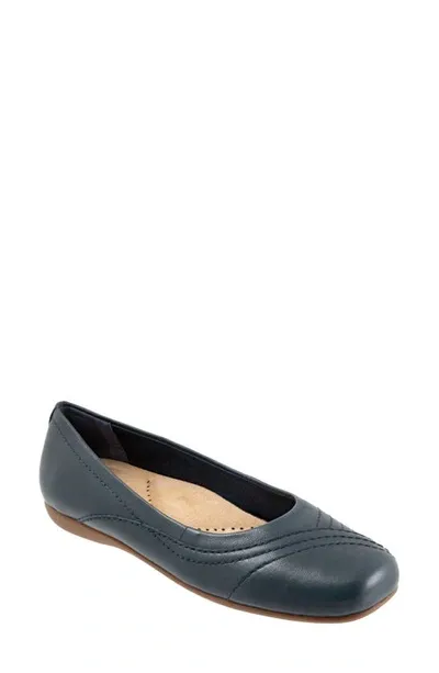 Trotters Sasha Square Toe Flat In Navy