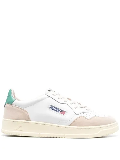 Autry Medalist Low Top Sneakers In White