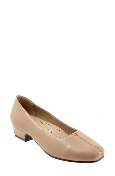 Trotters 'doris' Pump In Beige