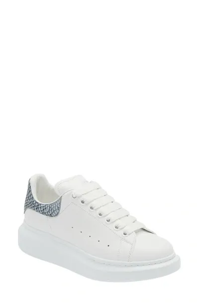 Alexander Mcqueen Oversized Sneaker In White,metallic