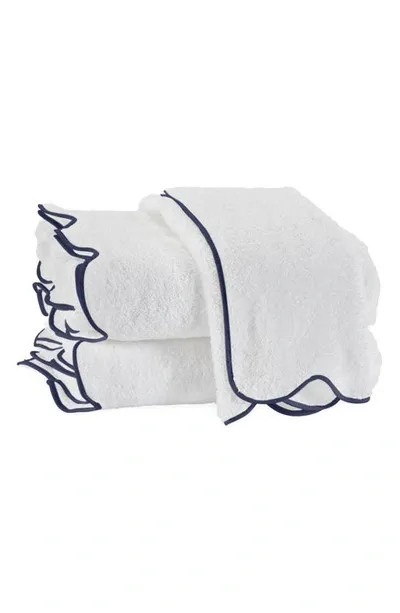 Matouk Cairo Scallop Trim Cotton Hand Towel In Navy