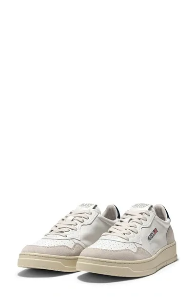 Autry Medalist Low Sneaker In Wht/blue