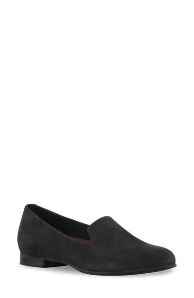 Munro Elena Flat In Black