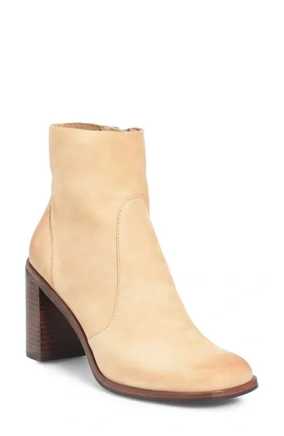 Söfft Santee Bootie In Warm Beige