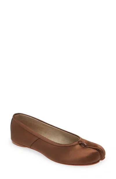 Maison Margiela Tabi Flat In Brown