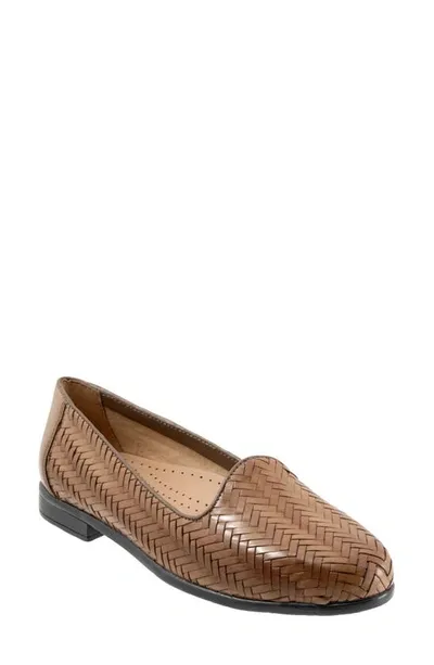 Trotters Liz Iii Flat In Taupe