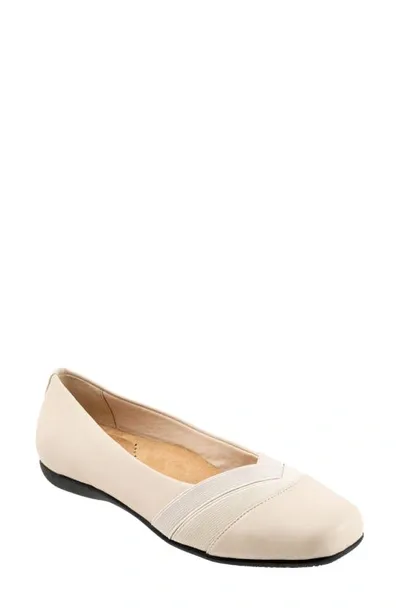 Trotters Stella Flat In Ivory