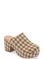 Chocolat Blu Gertie Platform Clog In Brown-cream Tweed