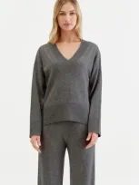 Chinti & Parker V Neck Wool Cashmere Slouchy Lightweight Sweater In Grey